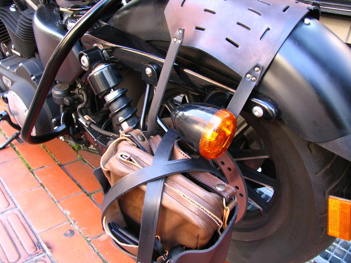 革製オリジナル サドルバッグ